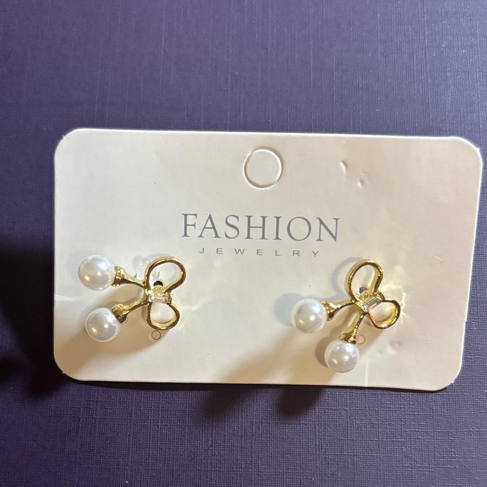 Elegant Gold and Pearl Bow Earrings
